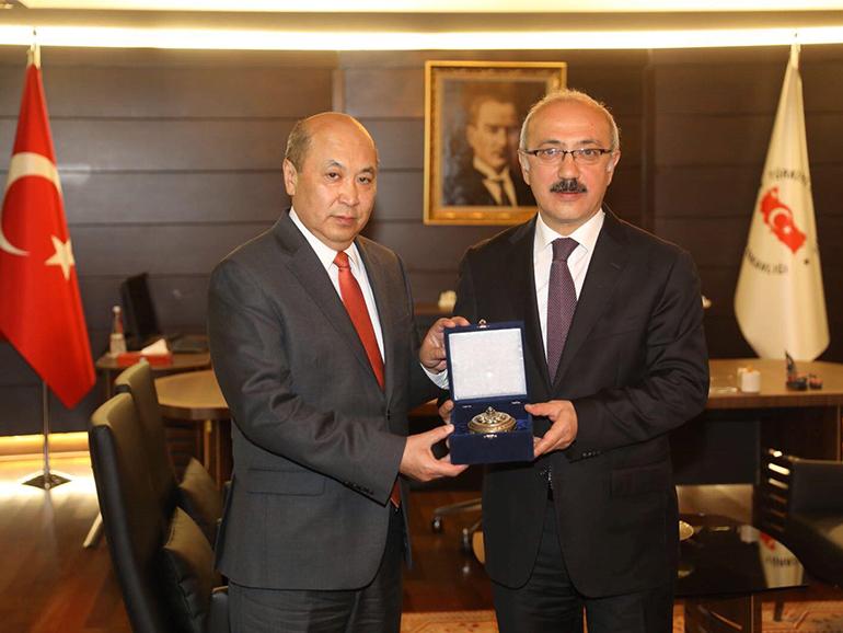 AMBASSADOR MEETS WITH THE MINISTER OF DEVELOPMENT OF TURKEY, MR. LÜTFİ ELVAN