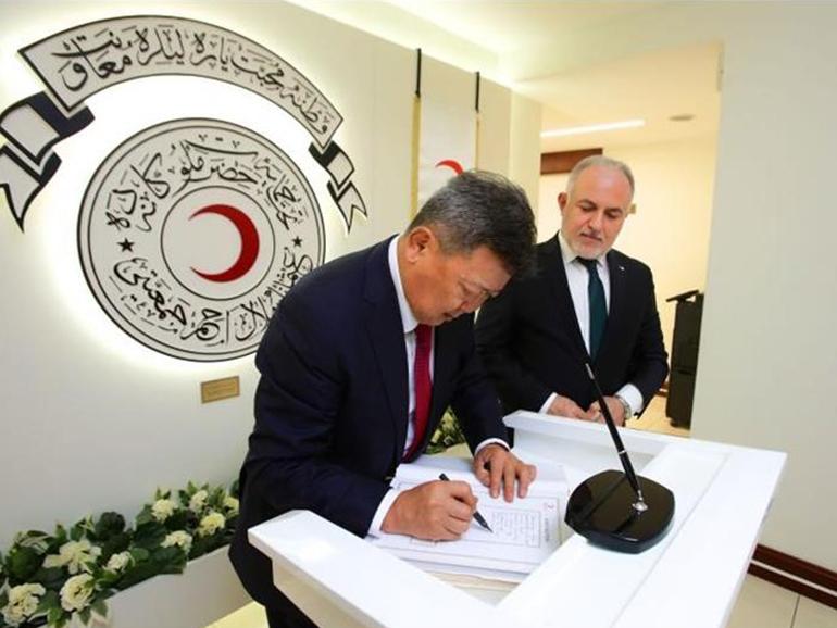 MINISTER OF DEFENSE OF MONGOLIA VISITED TURKISH RED CRESCENT ORGANIZATION